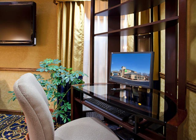 Holiday Inn Express Hotel & Suites - King Suite