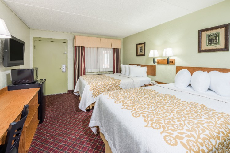 Days Inn & Suites Springfield - Two Double Beds