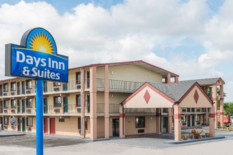 Days Inn & Suites Springfield - External View From Glenstone Ave.