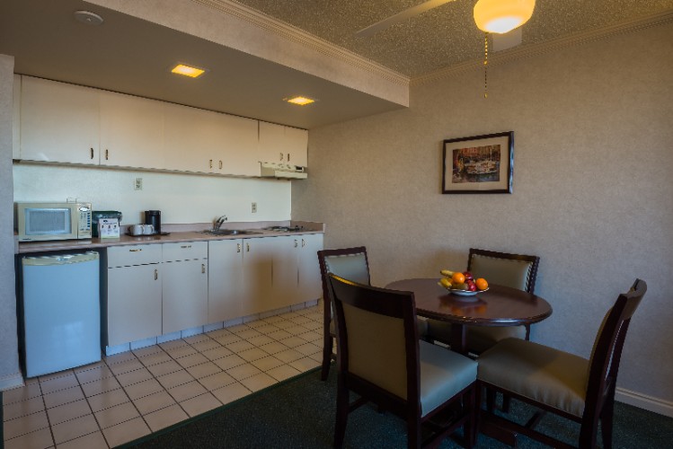 Harbour Towers Hotel & Suites - Two Bedroom Suite-living Room