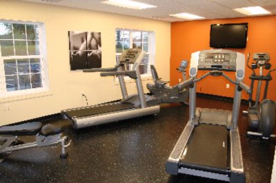 Country Inn & Suites Baltimore North - Complimentary Use Of Club Bowflex