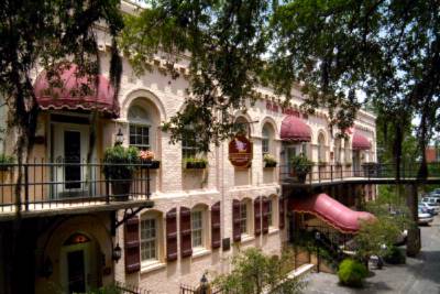 Olde Harbour Inn - 