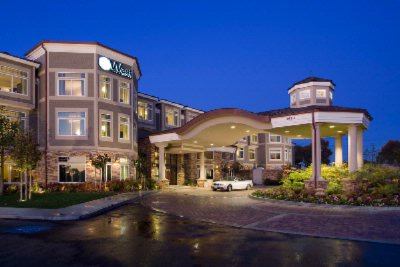 West Inn & Suites - Hotel