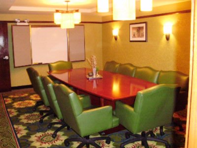 Courtyard by Marriott Country Club Plaza - 