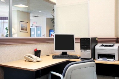 Ramada Hotel & Suites Metrotown - 