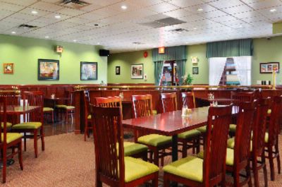 Ramada Hotel & Suites Metrotown - 