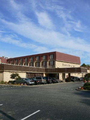 Patrick Henry Square / Inn & Suites - 