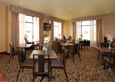 Comfort Suites - 