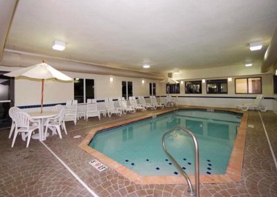 Comfort Suites - 