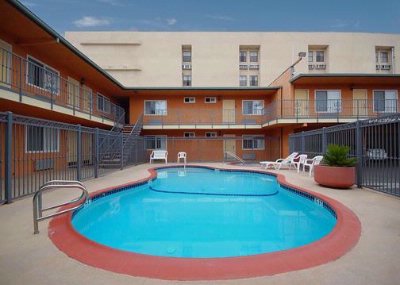 Anaheim Rodeway Inn & Suites - Outdoor Pool With Sundeck