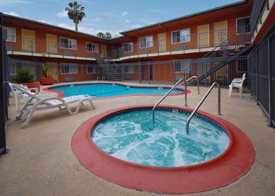 Anaheim Rodeway Inn & Suites - Outdoor Pool With Hot Tub