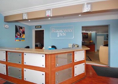 Anaheim Rodeway Inn & Suites - Front Desk