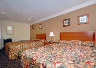 Anaheim Rodeway Inn & Suites - Guest Room With Two Beds