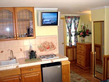 Catalina Beach House - Charming Rooms With Kitchenettes