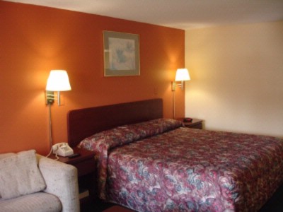 Knights Inn Atlanta East - King Bedroom