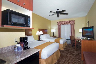Holiday Inn Express - Two Queen Guest Room Holiday Inn Express Mccomb Ms