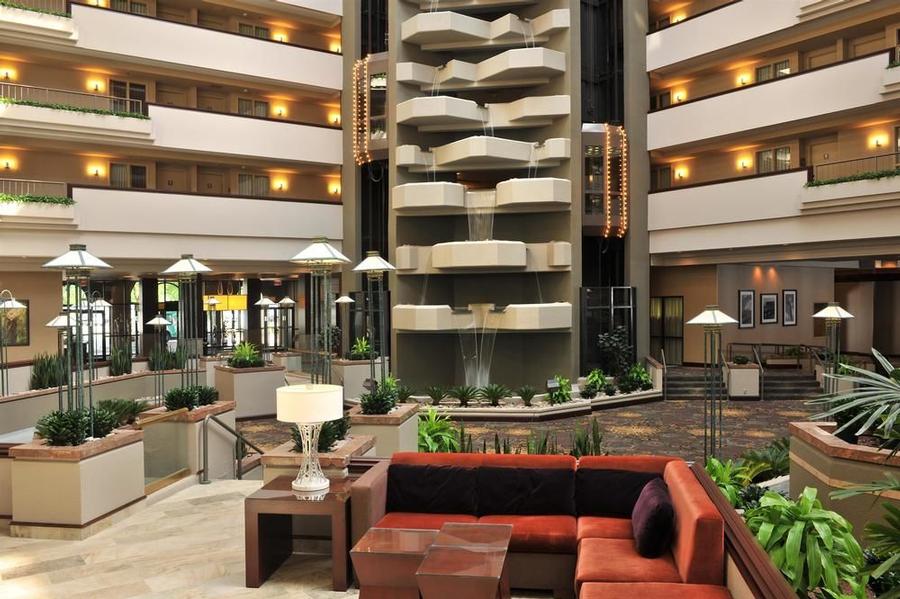 Embassy Suites Des Moines on the River - 