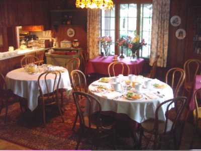 Weathervane Lodge - Common Dining Area