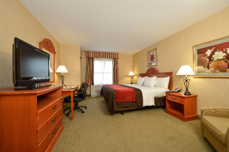 Comfort Inn & Suites Akwesasne - Traditioanl King Bed