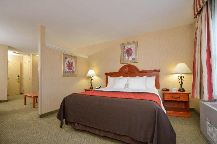 Comfort Inn & Suites Akwesasne - King Suite Sleeping Area