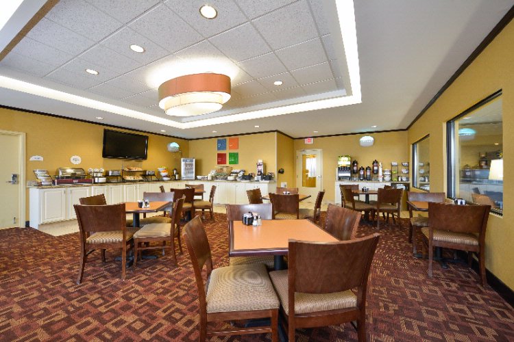Comfort Inn & Suites Akwesasne - Breakfast Buffet