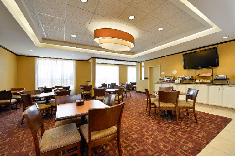 Comfort Inn & Suites Akwesasne - Breakfast Sitting
