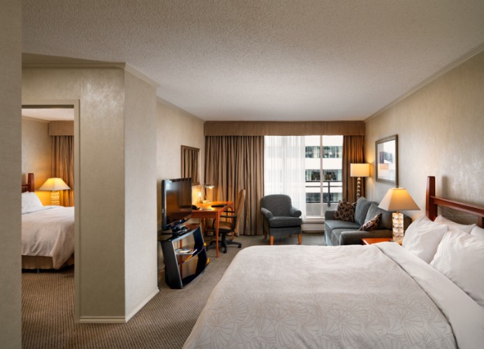 1-bedroom suite with 2 queens + hideabed