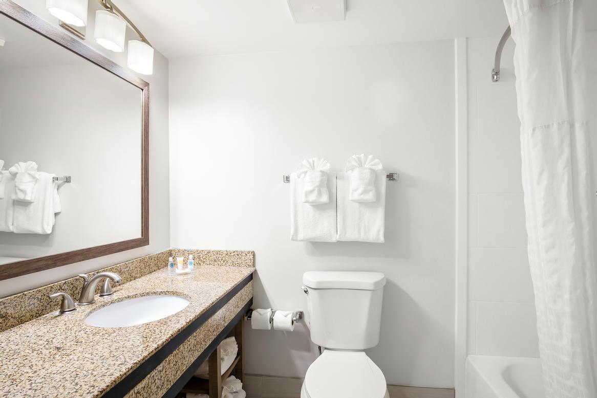 Comfort Inn Gold Coast - King Room