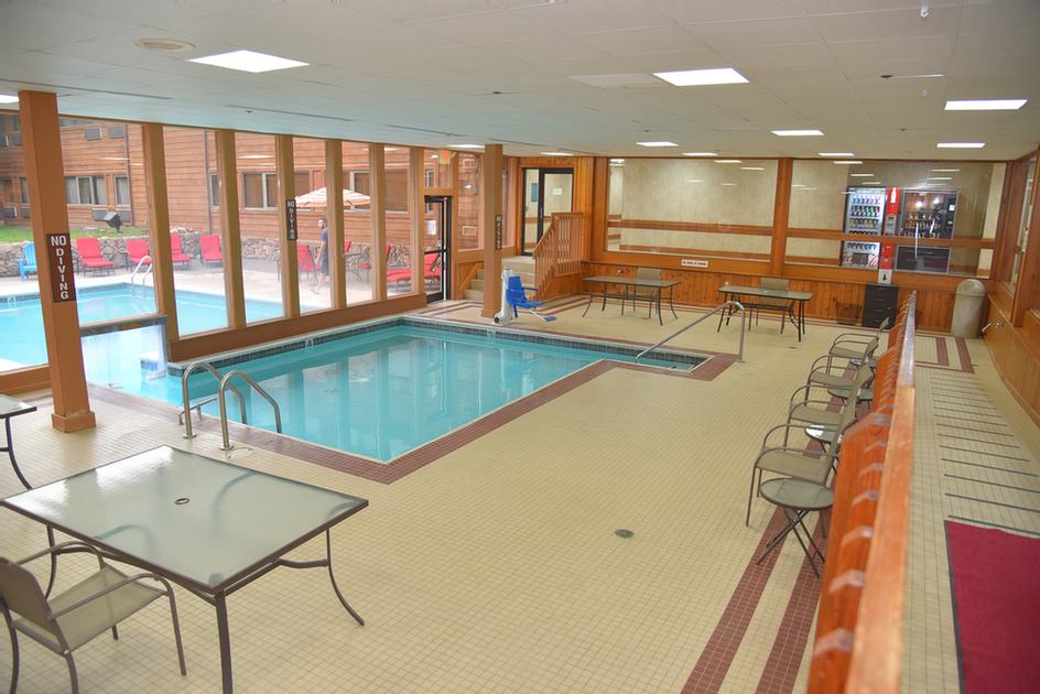 Carlton Lodge - Pool