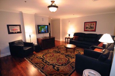 Ga Gameday Center - Rooms Are Decorated In Either Uga Or Contemporary Themes