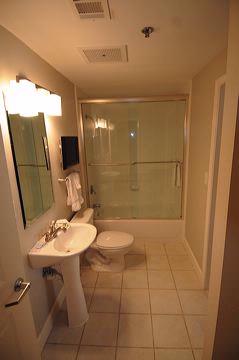 Ga Gameday Center - Units Have A Private Bathroom For Each Bedroom