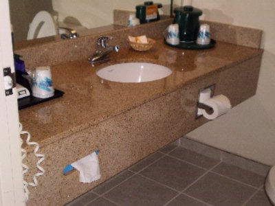La Quinta Inn & Suite - Bathroom