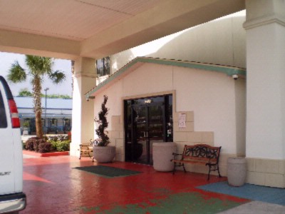 La Quinta Inn & Suite - Drive Way