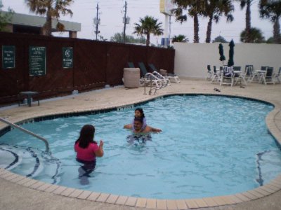 La Quinta Inn & Suite - Outside Pool