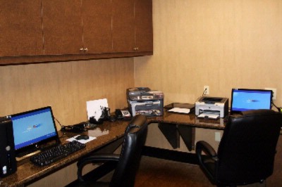 Hampton Inn & Suites Charlotte Airport - Multifunction Business Center