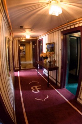 Brook Forest Inn - Mezzanine Hallway To Suites