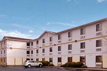 Super 8 West Albuquerque - 