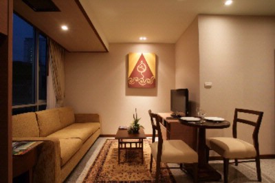 Adelphi Suites Bangkok - Deluxe Suite - Living Area