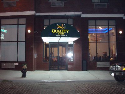 Quality Inn - Hotel Entrance