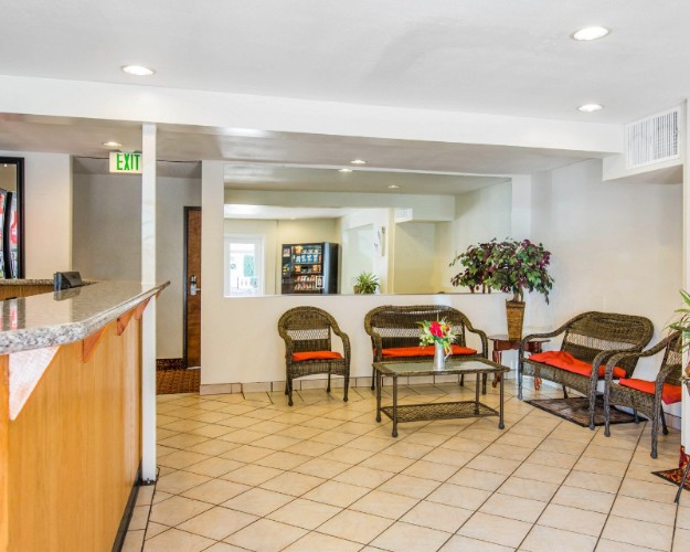 Econo Lodge - Gold Medal Award Winners!