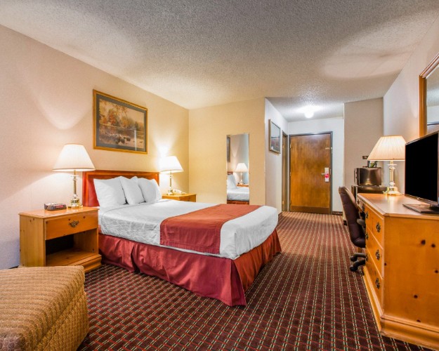 Econo Lodge - 