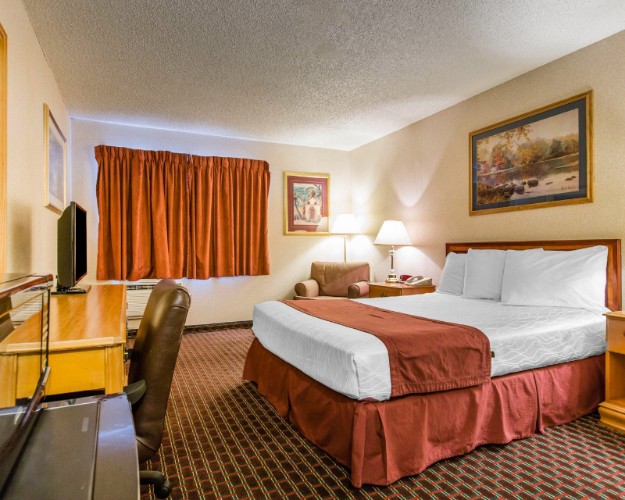 Econo Lodge - Housekeeping!