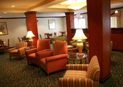 Fairfield Inn & Suites - Breakfast Area