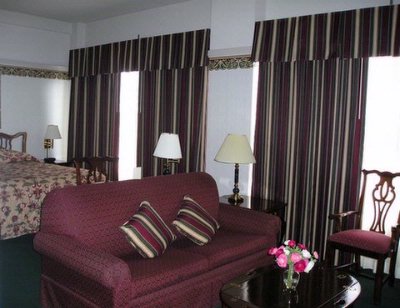 Gaslamp Plaza Suites - 