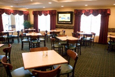 Country Inn & Suites - Free Hot Breakfast