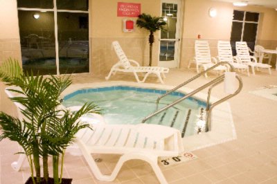 Country Inn & Suites - Indoor Heated Jacuzzi