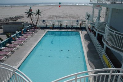 Coliseum Ocean Resort - 