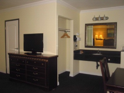 Econo Lodge - 