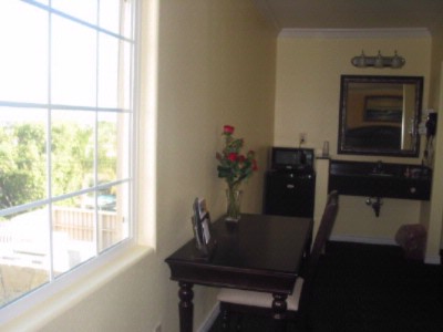 Econo Lodge - 