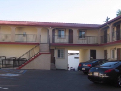Econo Lodge - 